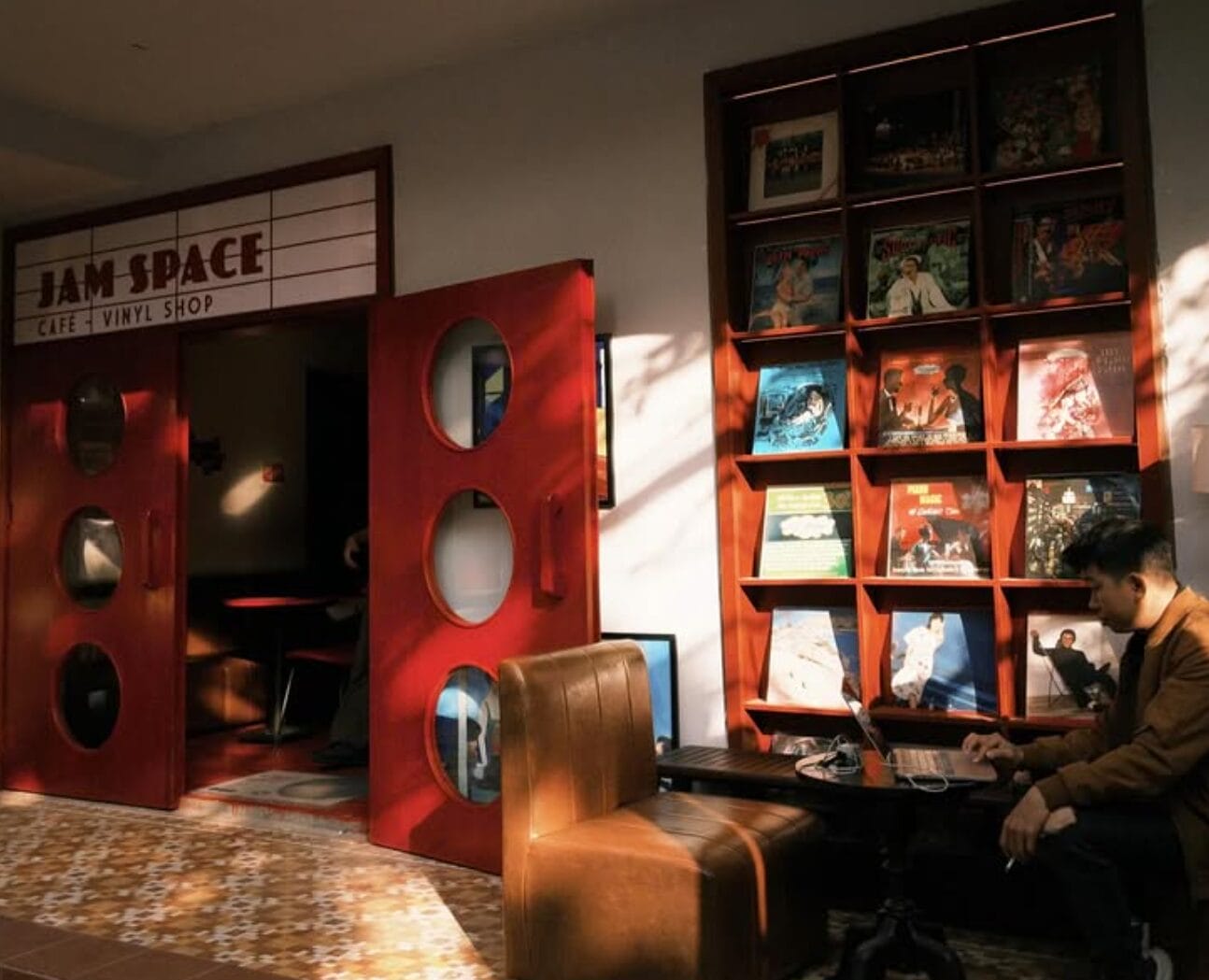 Jam Space Caf&eacute;