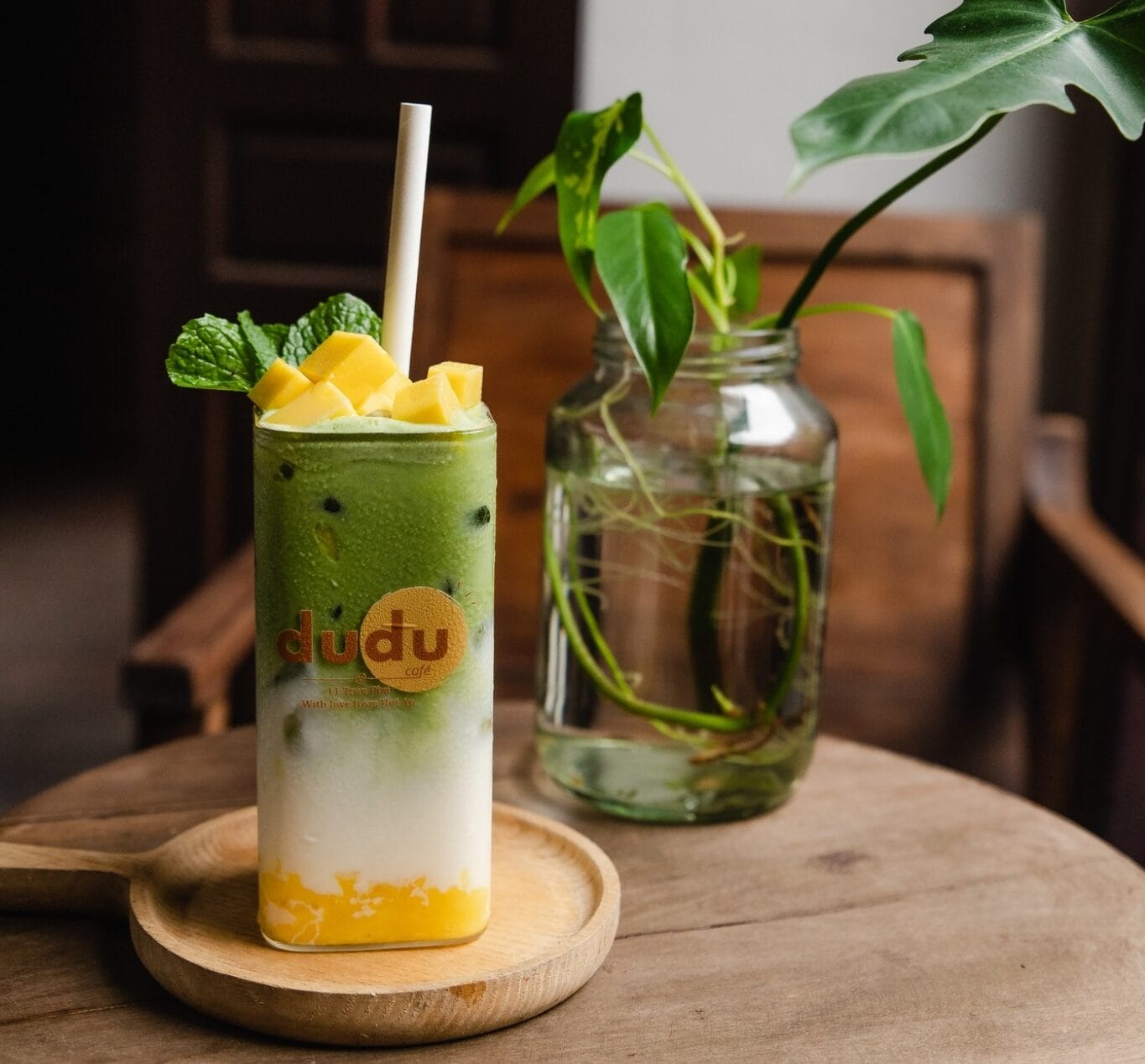 Menu của Dudu Cafe Hoi An khá đa dạng và có mức giá nhỉnh hơn mặt bằng cà phê địa phương