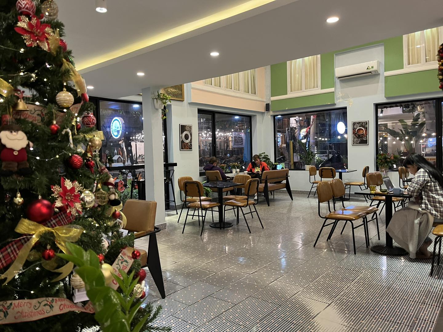 Không gian tại quán