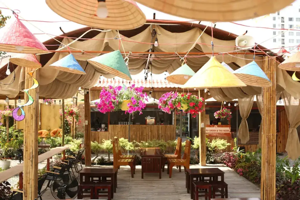 Không gian ngoài trời của quán