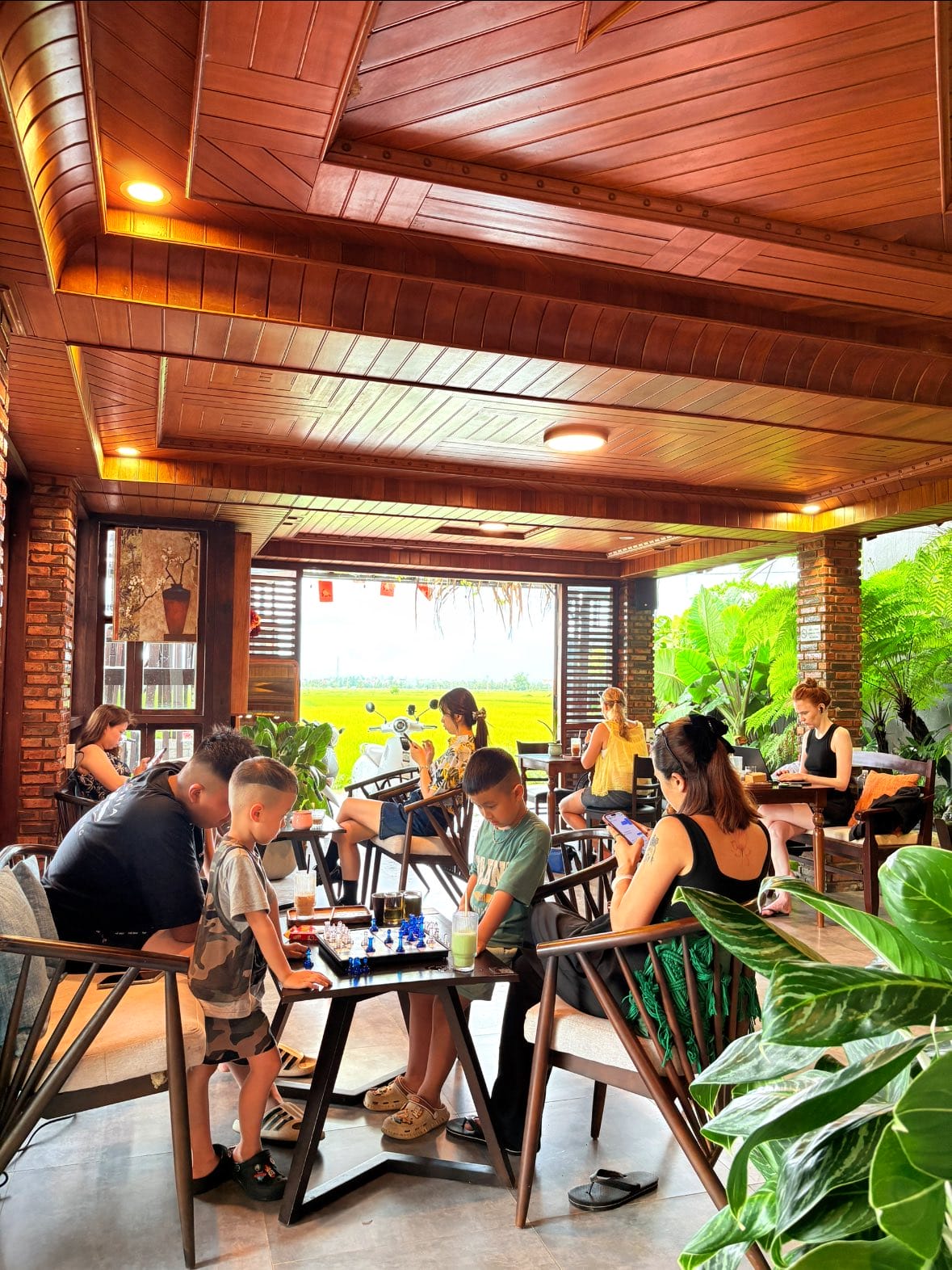 Đánh giá không gian và hình ảnh quán