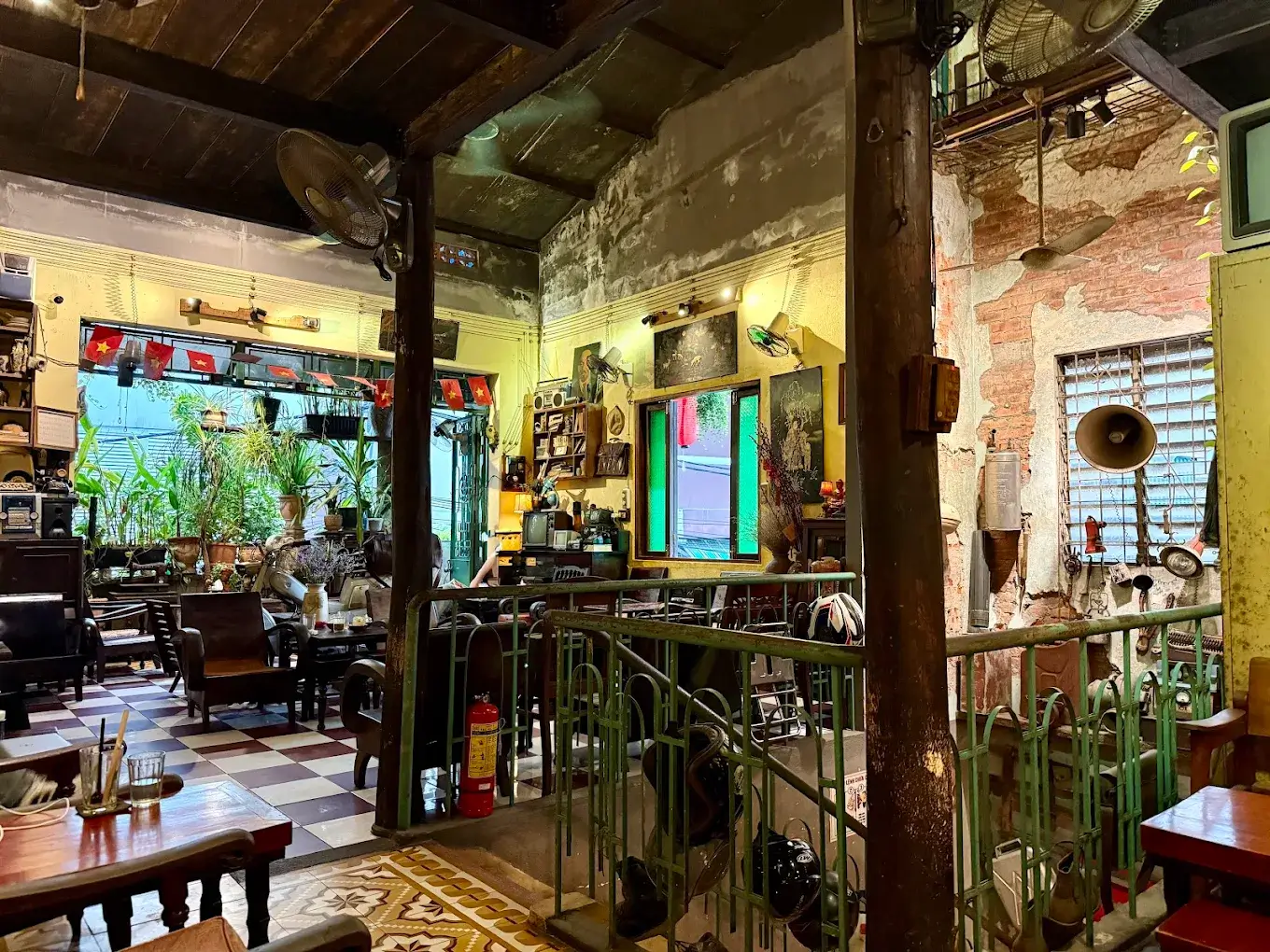 Đánh giá vị trí & khu vực xung quanh