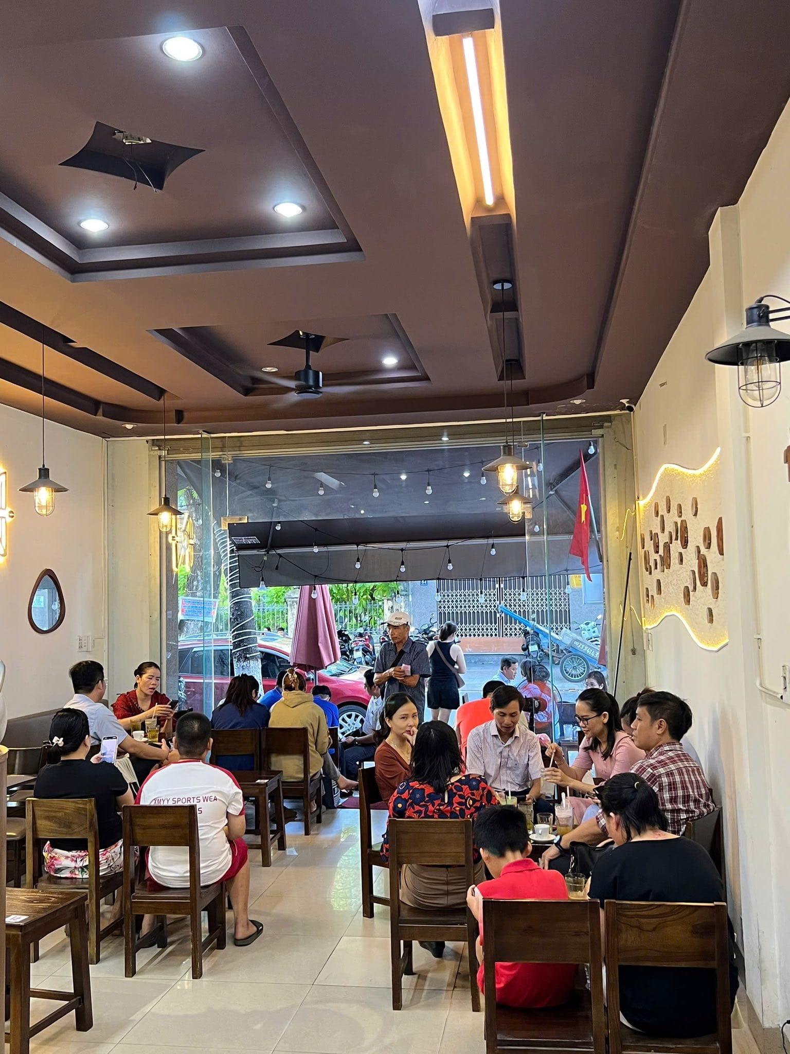 Đánh giá không gian quán