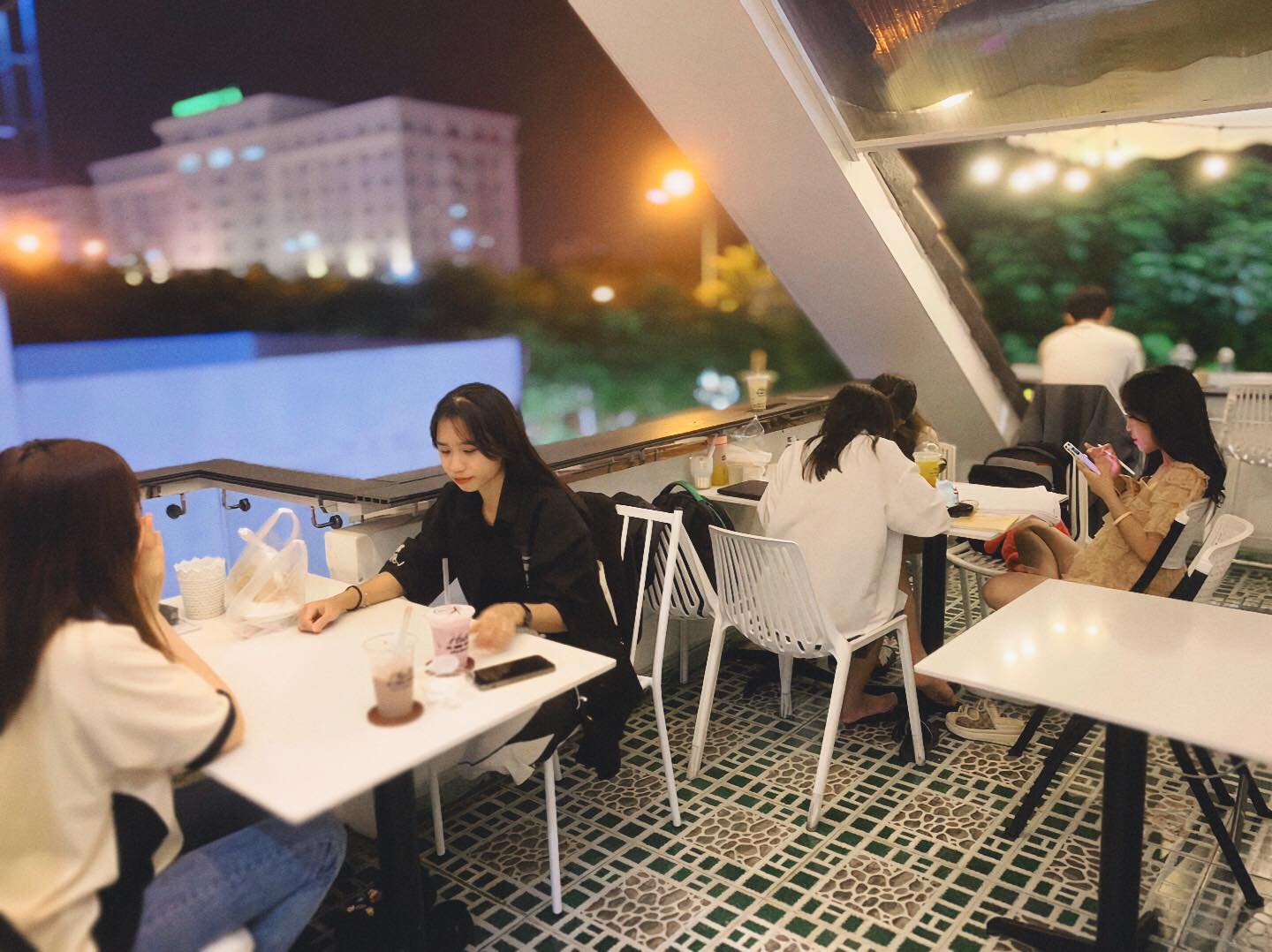 Huan Milk Tea & Coffee