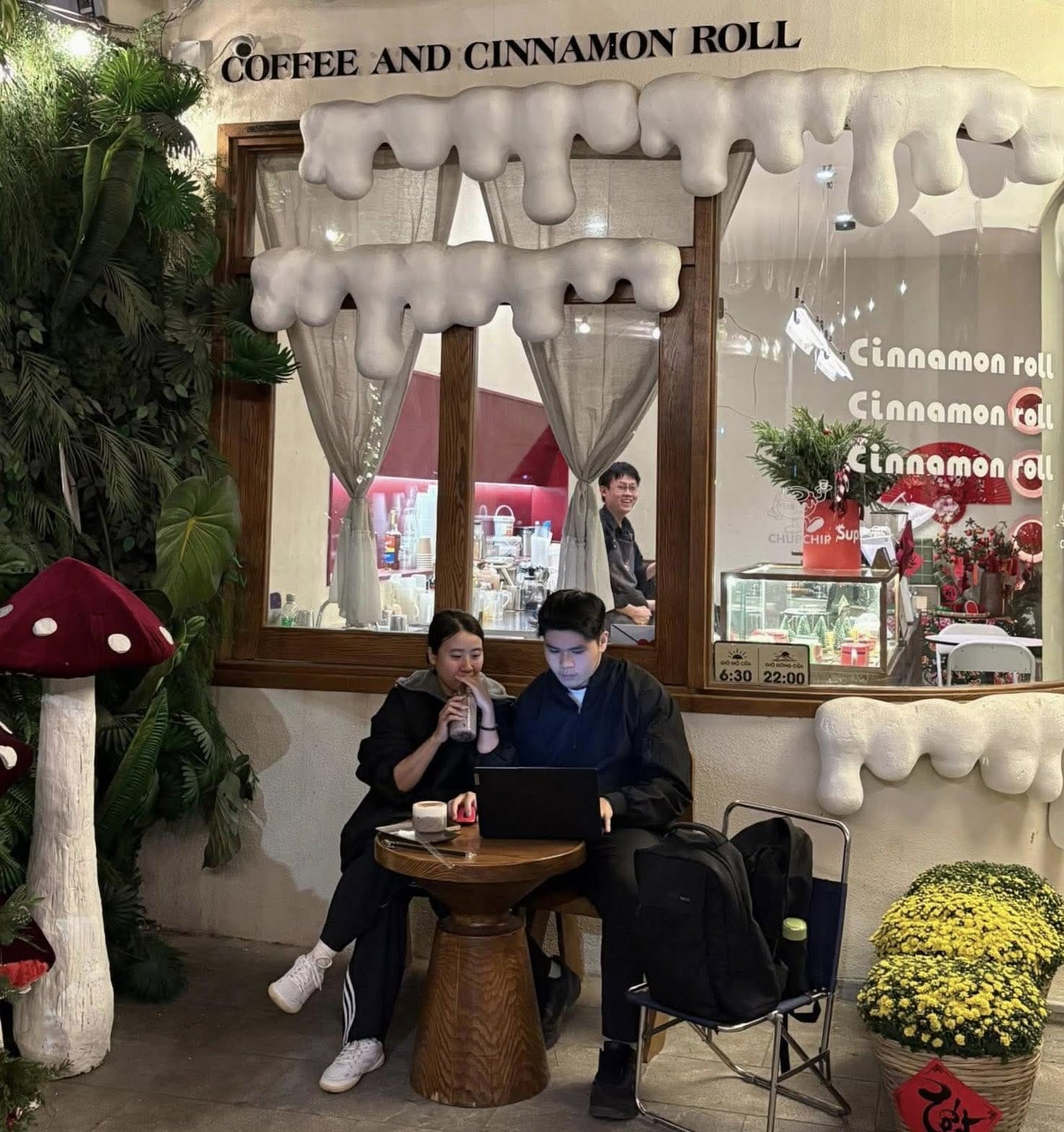 Chupchip coffee & Cinnamon rolls