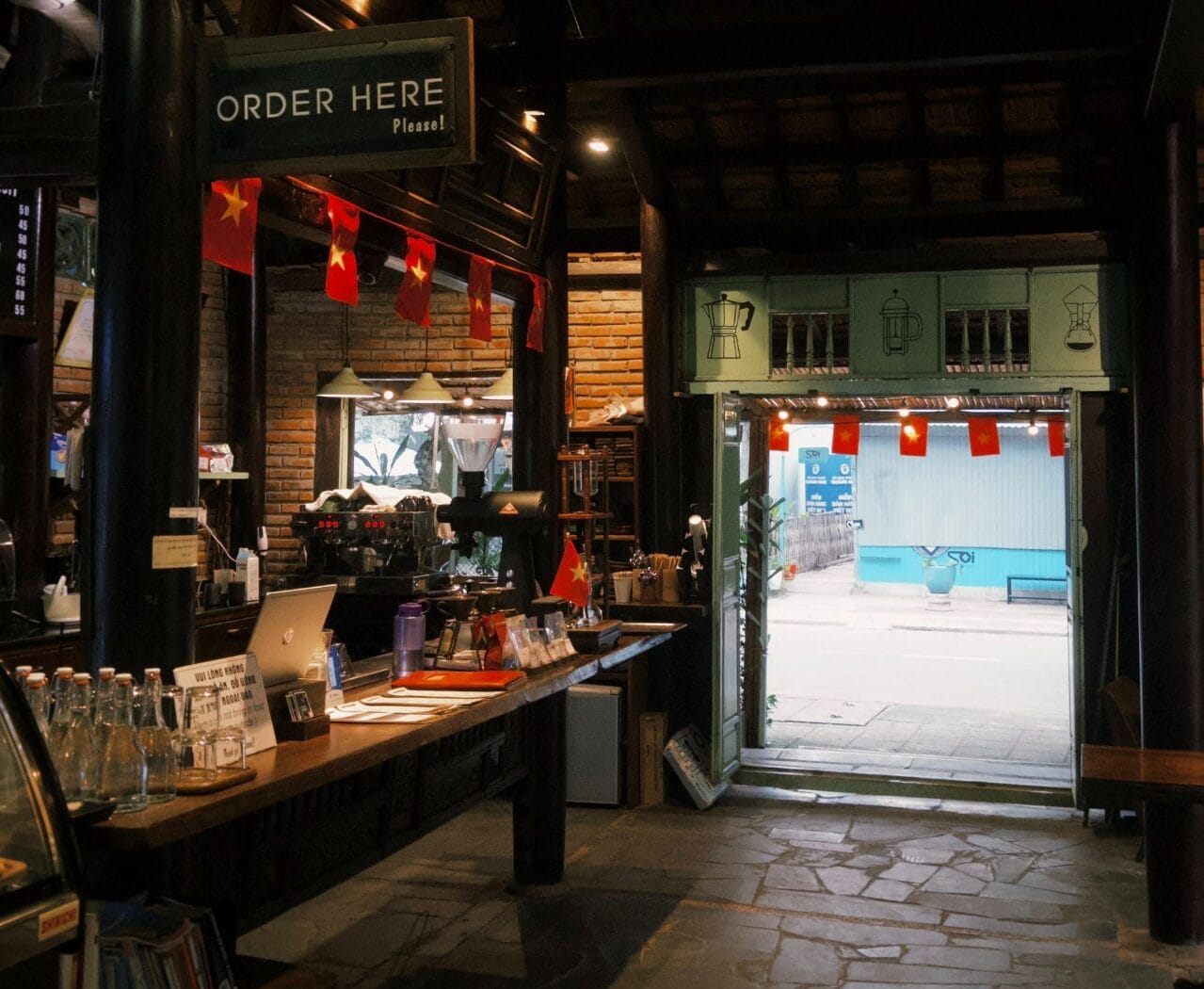 Nhờ nằm tách khỏi khu đông đúc, Sound Of Silence Coffee giữ được sự yên tĩnh cần thiết