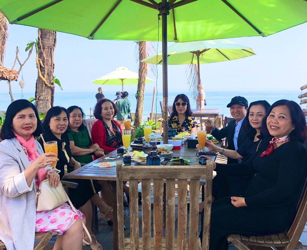 Khách hàng tìm đến Sound Of Silence không chỉ để uống cà phê, mà để "mua" lấy sự bình yên