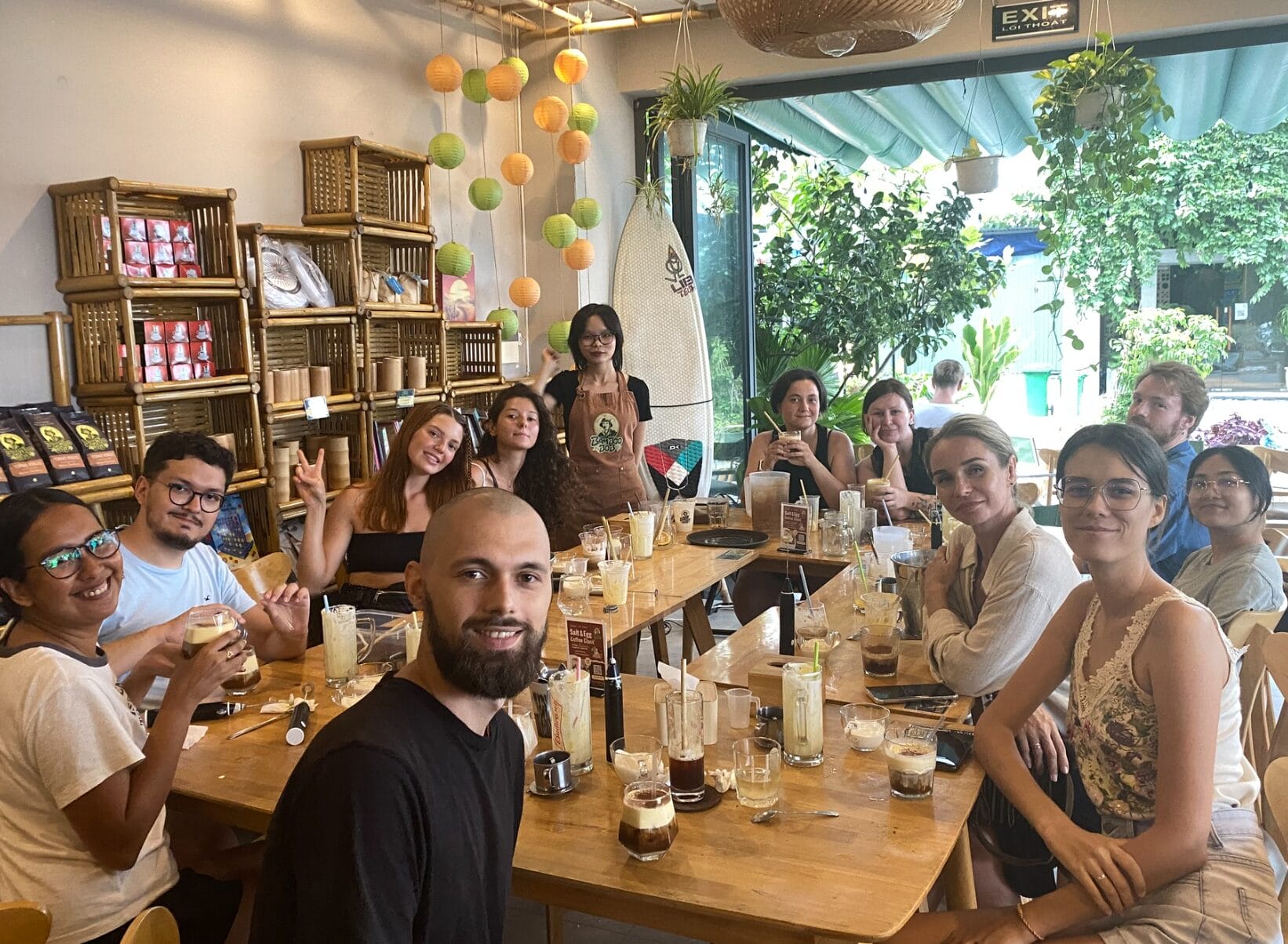 Bamboo Bob không chỉ là nơi để uống cà phê, mà là nơi để tận hưởng cái chất phóng khoáng, tự do của khu phố biển