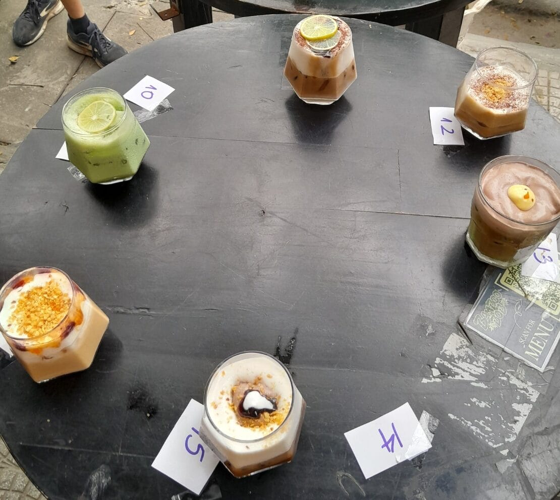 Menu không quá cầu kỳ nhưng giữ được chất cà phê đậm đà, dễ uống, rất hợp để ngồi chill