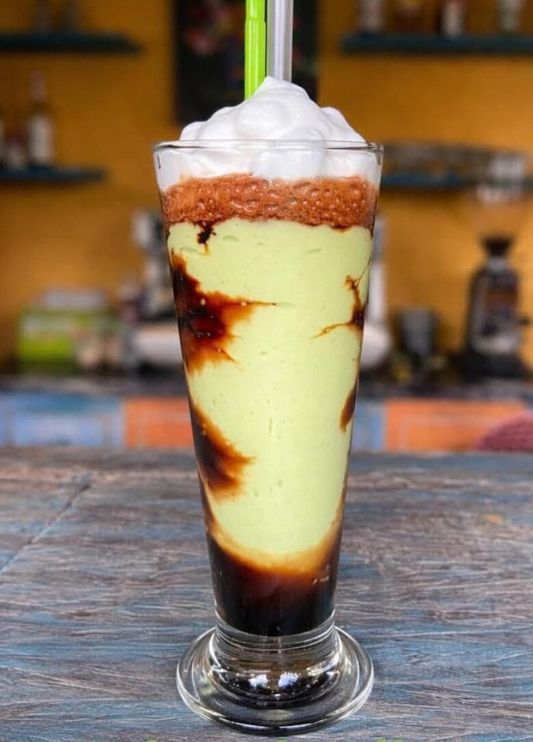 Menu của Bông Son Hội An Cafe thiên về vị tươi – thanh – dễ uống, giá mềm so với mặt bằng Hội An