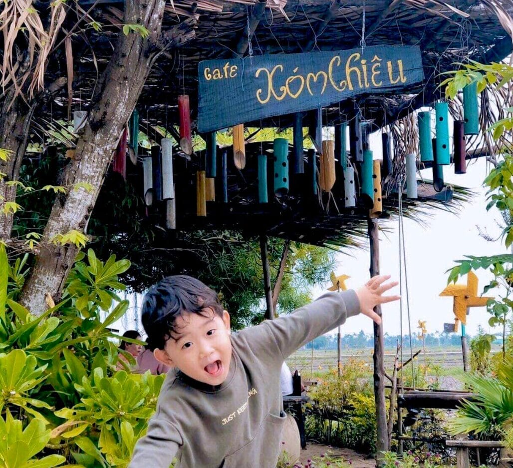 Coffee Xóm Chiêu phù hợp với những ai tìm kiếm trải nghiệm nhẹ nhàng, yên tĩnh, đề cao không khí hơn sự cầu kỳ trong dịch vụ