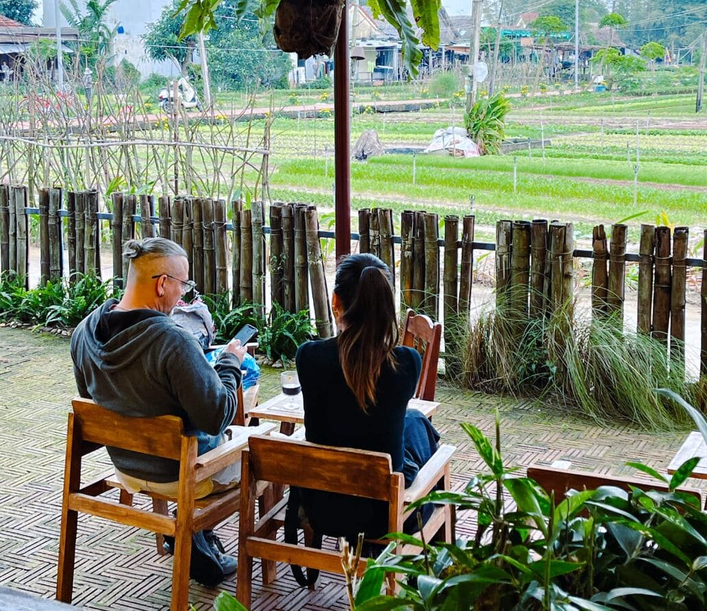 Vị trí của Rao Cafe chính là một trong những điểm cộng lớn nhất khiến nhiều du khách thích thú