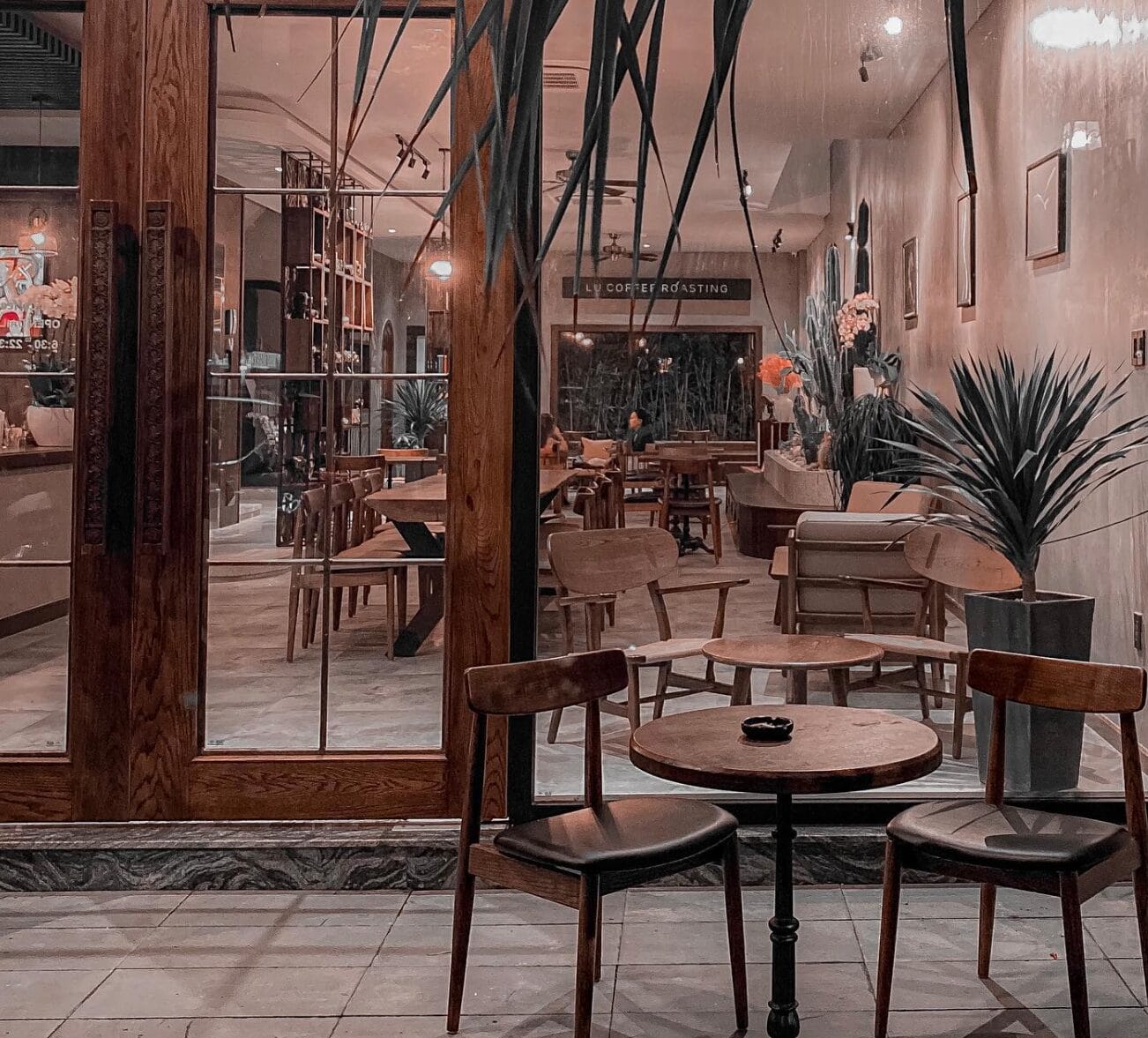 Lu Coffee là một nơi đủ chill để trốn nắng, trốn phố và trốn khỏi những bộn bề rất thường ngày.