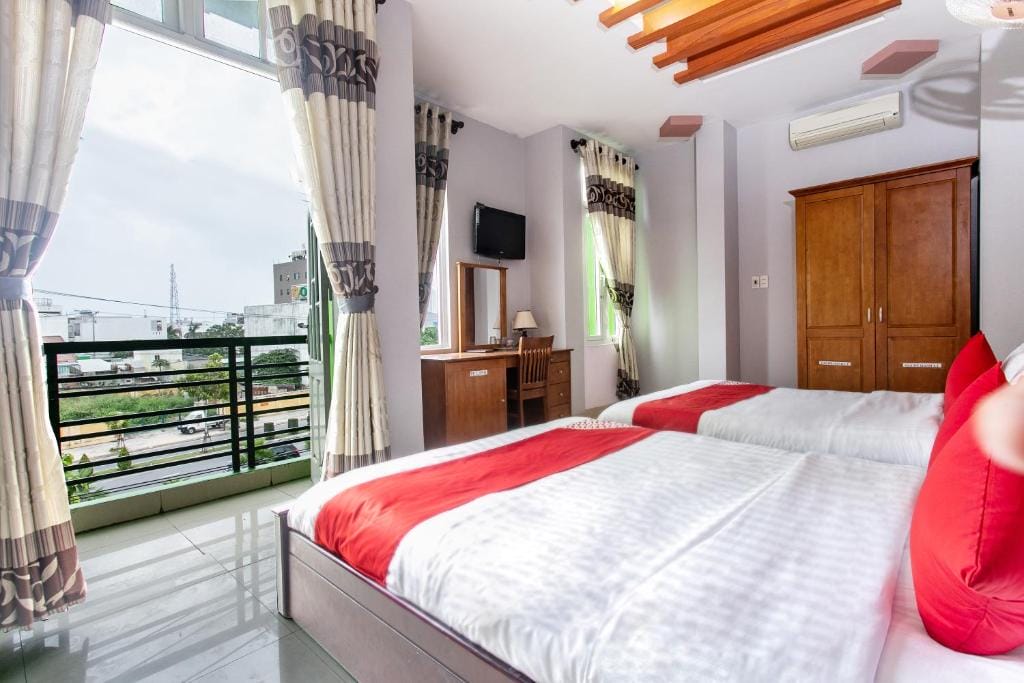 khách sạn gần cầu rồng đà nẵng