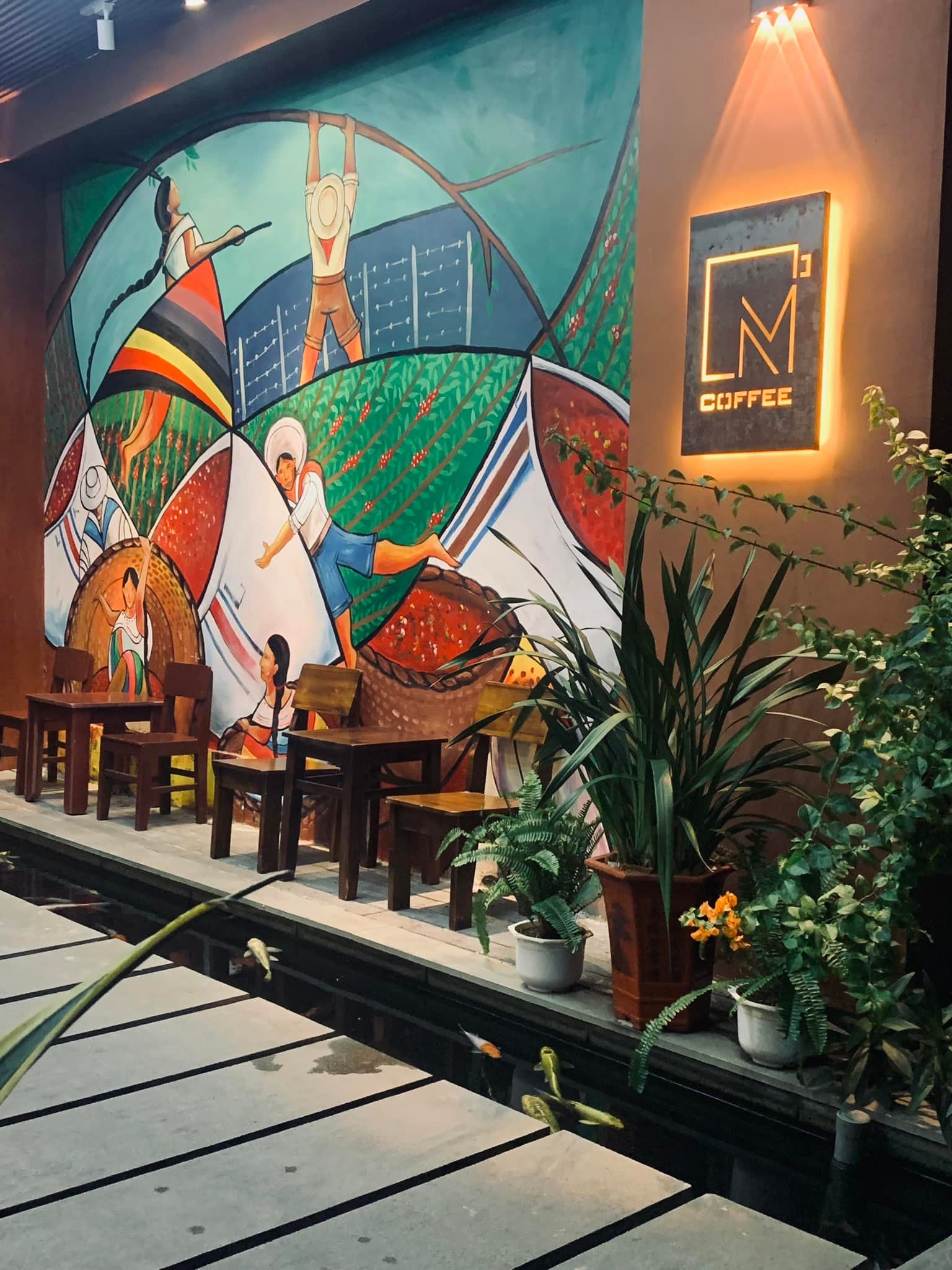 G&oacute;c kh&ocirc;ng gian mộc mạc với bức tường b&iacute;ch họa tại Lam Coffee