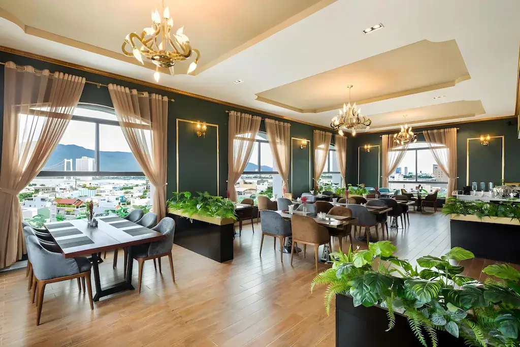 Khách sạn đường Nguyễn Tất Thành Đà Nẵng