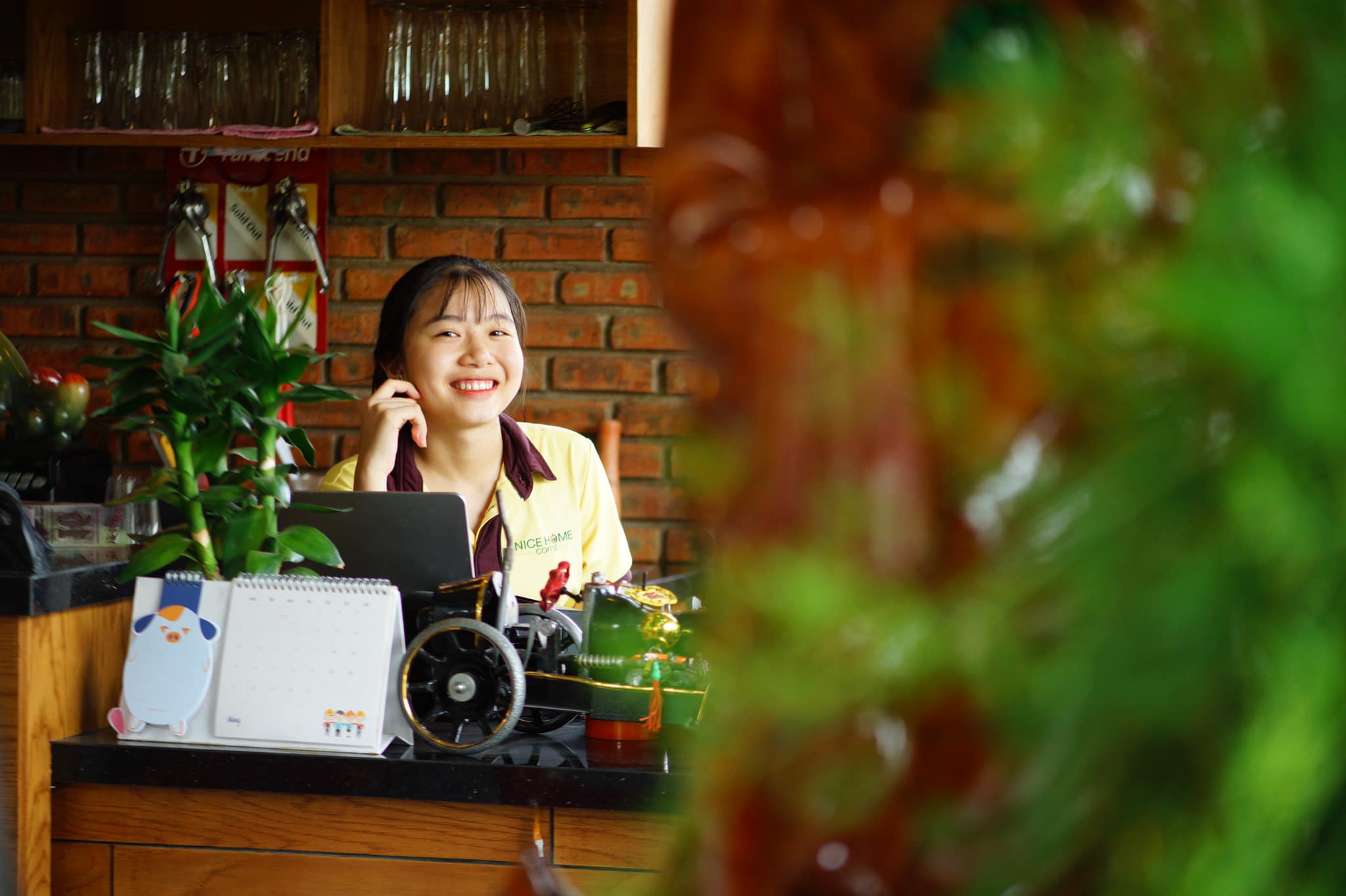 nhân viên quán - nice home coffee