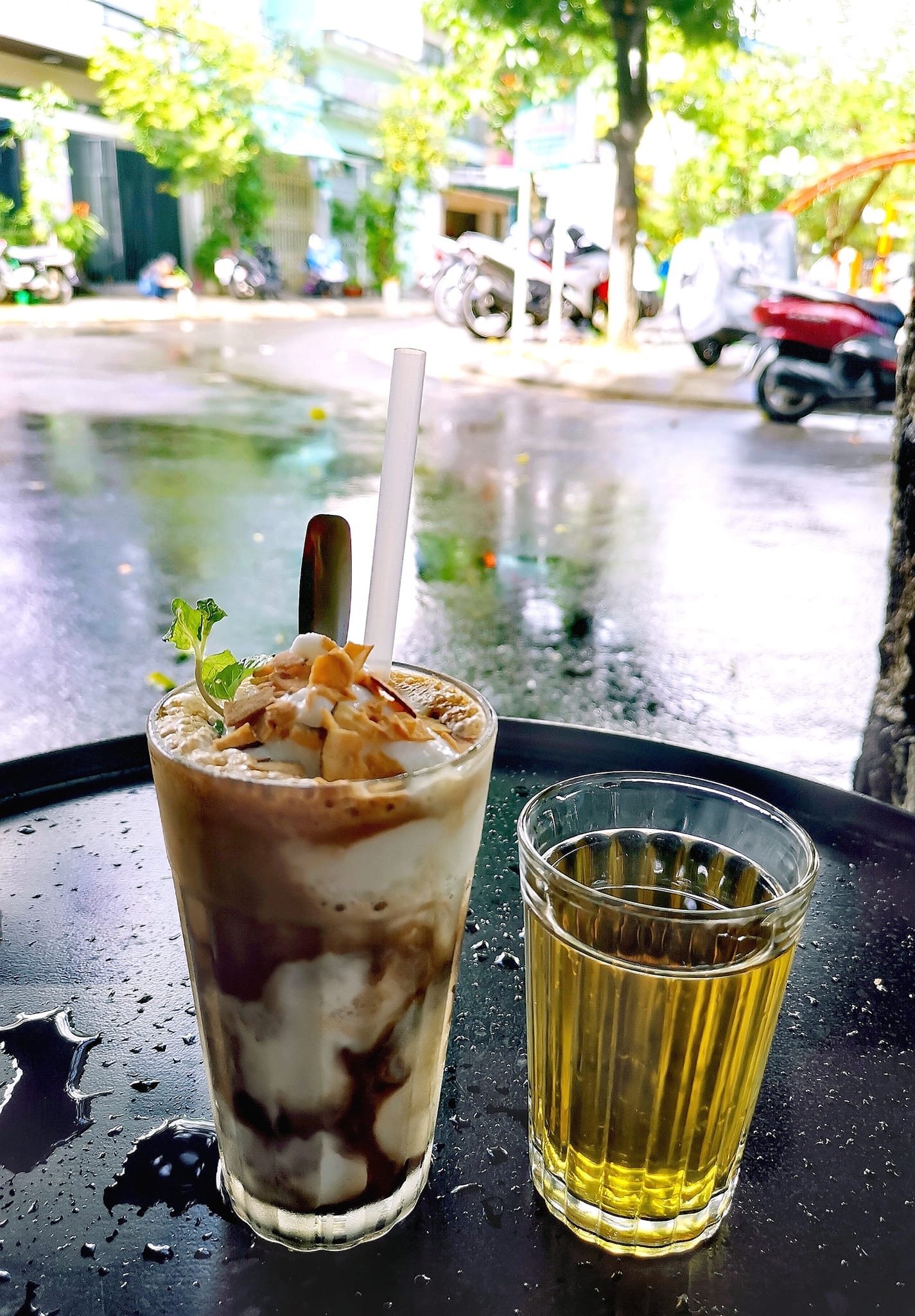 Tiệm Cà Phê Cỏ