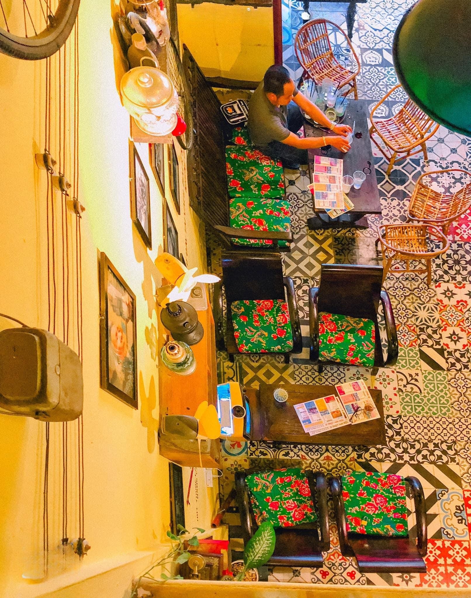 không gian quán - tiệm cà phê hội an 1975