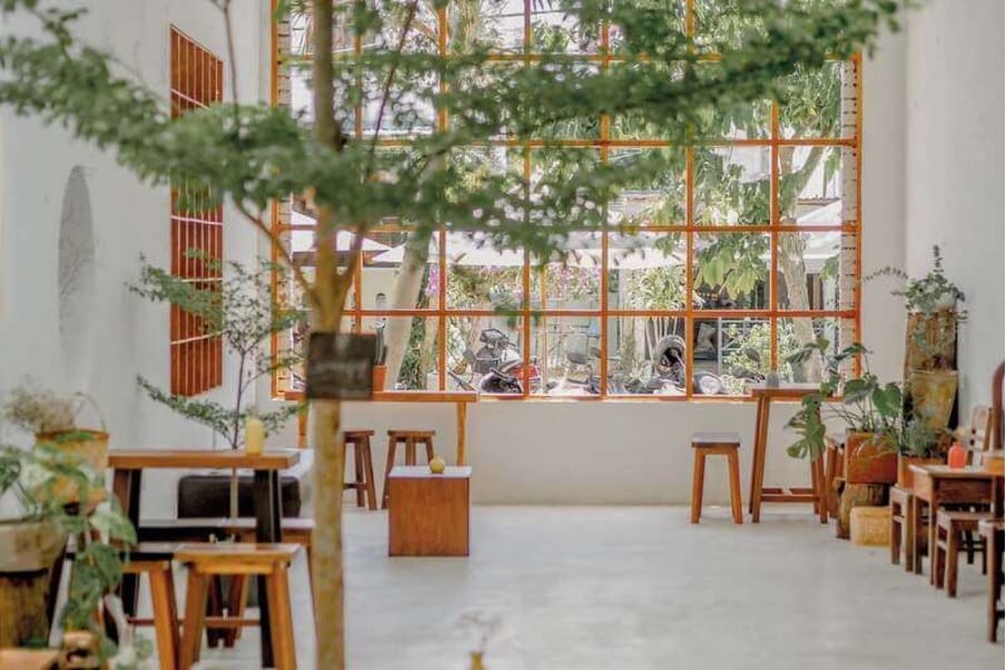 Cam Coffee n More là quán cafe Hội An view đẹp với thiết kế tối giản