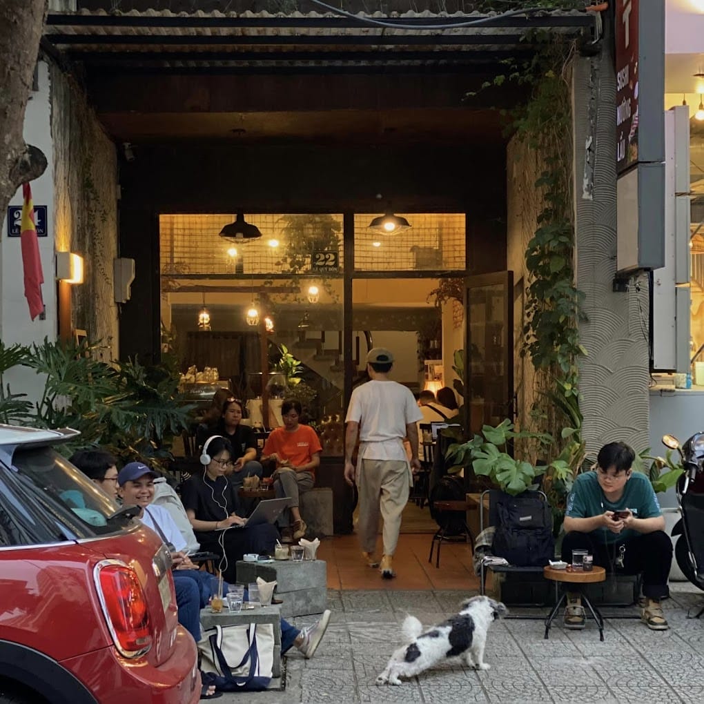 Không gian mang nét vintage tại Đốm Cafe