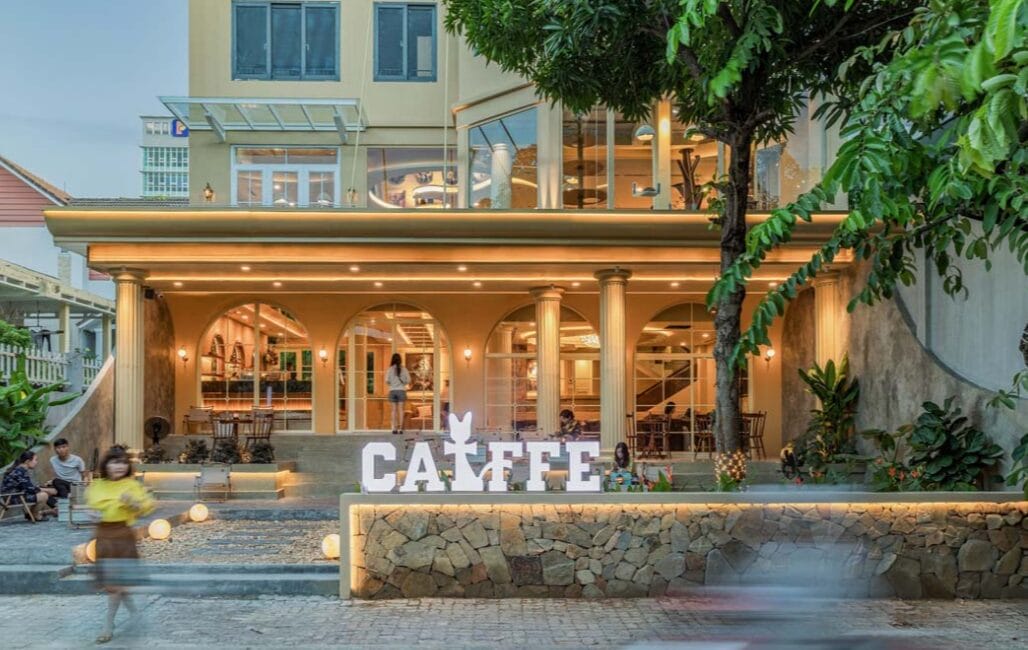 Khuôn viên sạch sẽ, thoáng mát tại Catffe